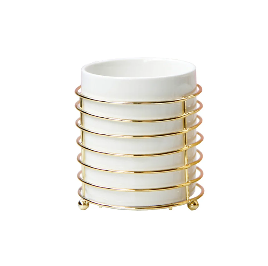 Simple and modern style ceramic cosmetic jewelry storage box desktop storage cup, Gold black
Simple and modern style ceramic cosmetic jewelry storage box desktop storage cup, Gold black