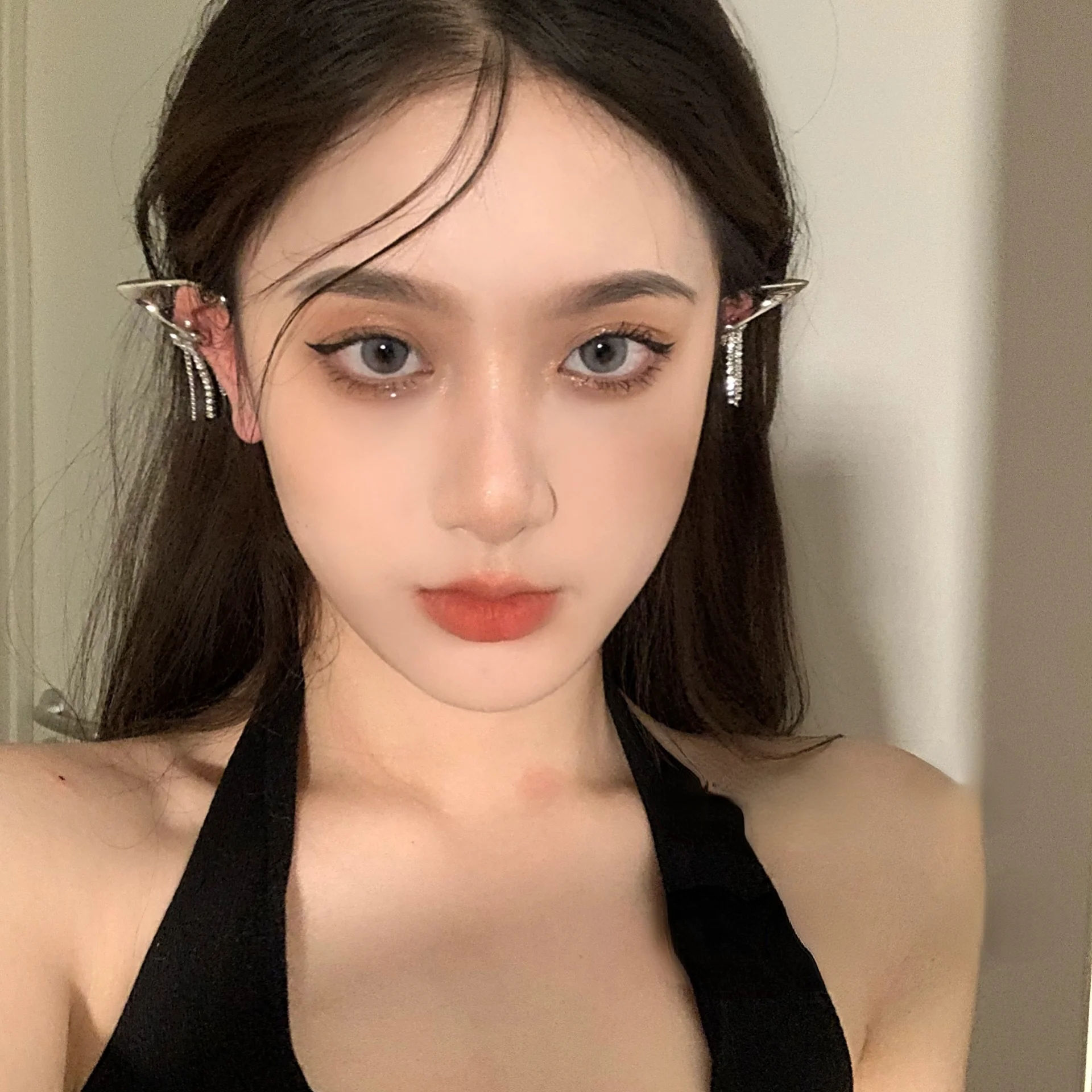 Design Sense Ear Clip Showing Face Small Ear Buckle Metal Simple Earrings, Small tassel pair, big elf ear pair, big elf ear tassel pair
Design Sense Ear Clip Showing Face Small Ear Buckle Metal Simple Earrings, Small tassel pair, big elf ear pair, big elf ear tassel pair