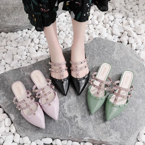 Fashion Luxury Brand V Home Design Rivet Slippers All-Match Wedge Rivet Sandals Outer Wear Non-Slip Womens Slippers
Fashion Luxury Brand V Home Design Rivet Slippers All-Match Wedge Rivet Sandals Outer Wear Non-Slip Womens Slippers