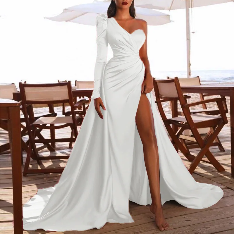 2021 autumn women's new long-sleeved satin dress, long slit, one-shoulder trailing banquet evening dress
2021 autumn women's new long-sleeved satin dress, long slit, one-shoulder trailing banquet evening dress