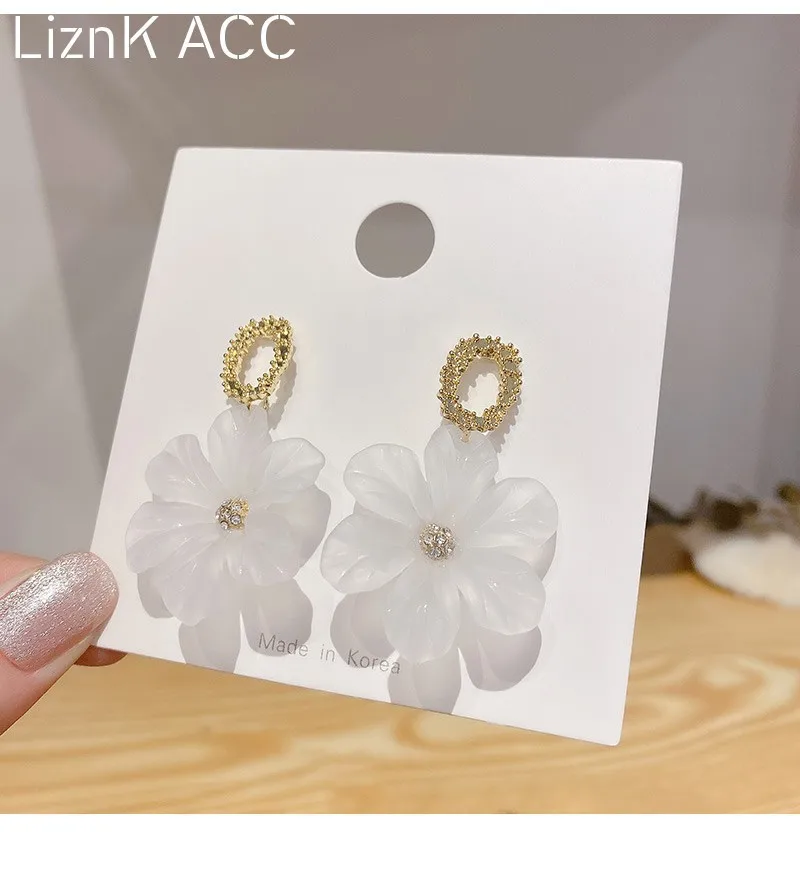 2021 New Custom White Flower tassel earrings female personality earrings Metal Dangle Earrings, As the picture
2021 New Custom White Flower tassel earrings female personality earrings Metal Dangle Earrings, As the picture