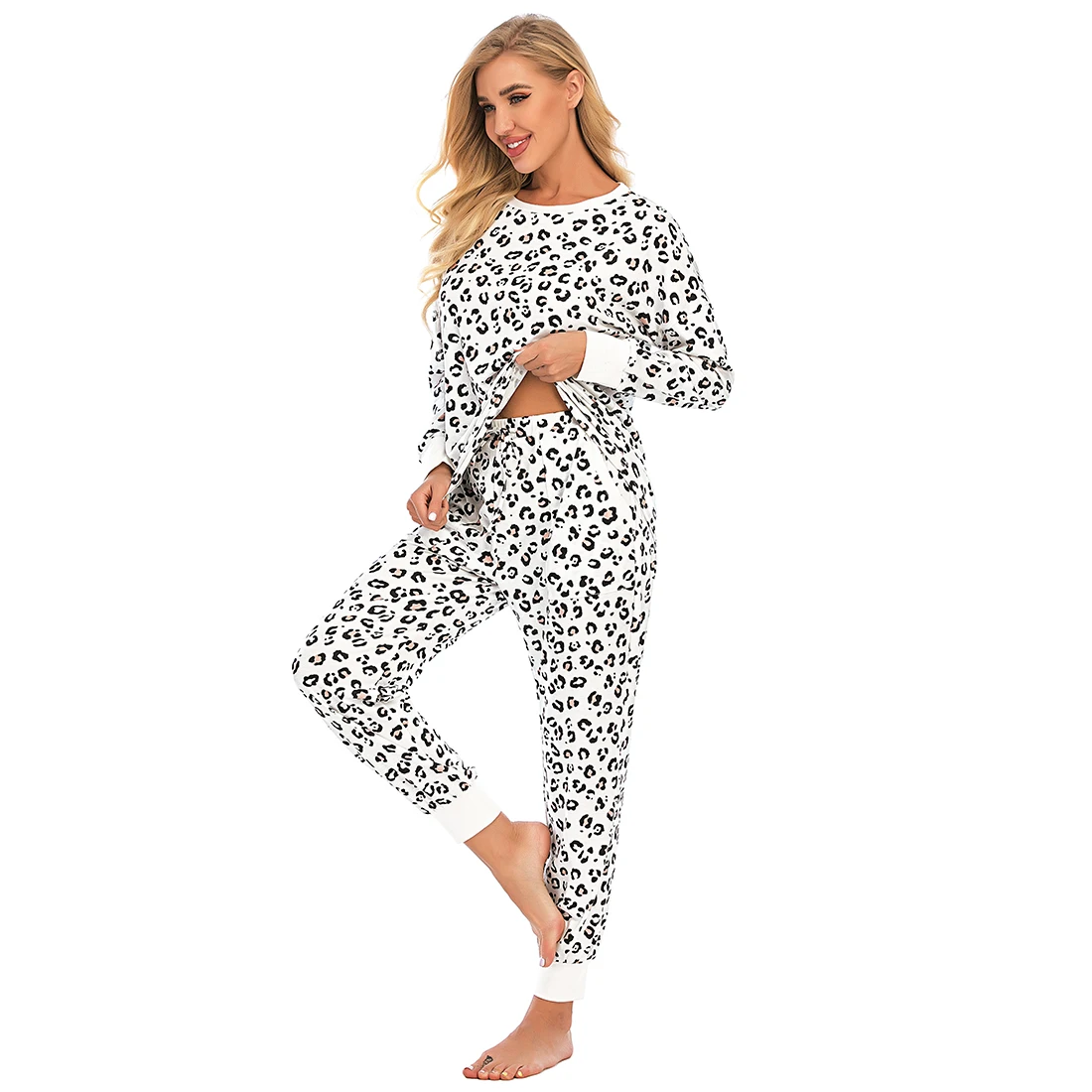 2021 wholesale fashion women's sleepwear summer long sleeve pajamas leopard loungewear
2021 wholesale fashion women's sleepwear summer long sleeve pajamas leopard loungewear