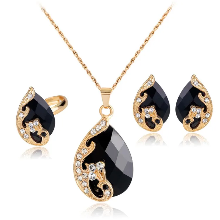 RS20JNE16 Fashion Dubai Gold Color Peacock Shape Crystal Pendant 3 Pieces Women Wedding Jewelry Set
RS20JNE16 Fashion Dubai Gold Color Peacock Shape Crystal Pendant 3 Pieces Women Wedding Jewelry Set