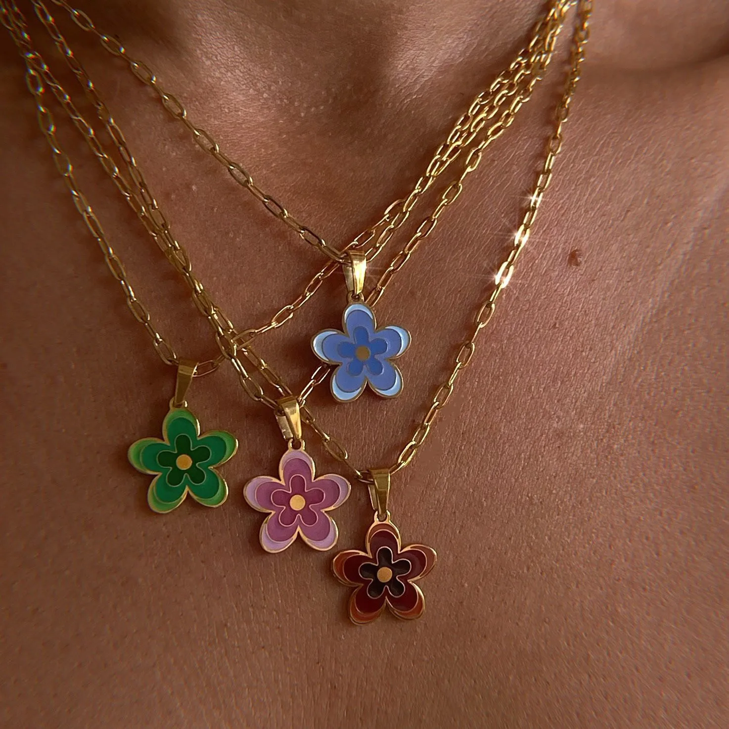 INS Popular Stainless Steel Paperclip Chain Pink Green Enamel Flower Pendant Necklace for Girls
INS Popular Stainless Steel Paperclip Chain Pink Green Enamel Flower Pendant Necklace for Girls