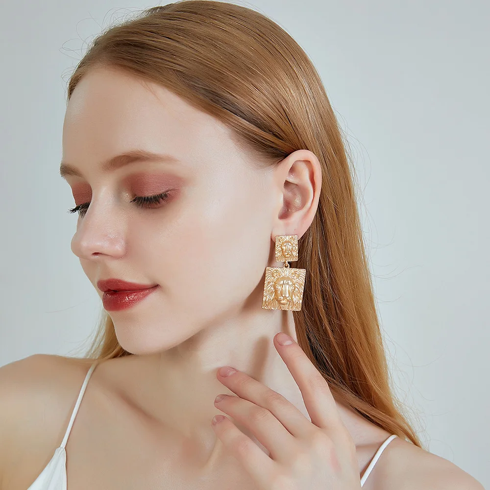 Hyperbolic Gold Geometric Square Lions Pendants Earrings S925 Safety Silver Needle Lions Shaped Drop Earrings, Picture shows/custom color
Hyperbolic Gold Geometric Square Lions Pendants Earrings S925 Safety Silver Needle Lions Shaped Drop Earrings, Picture shows/custom color