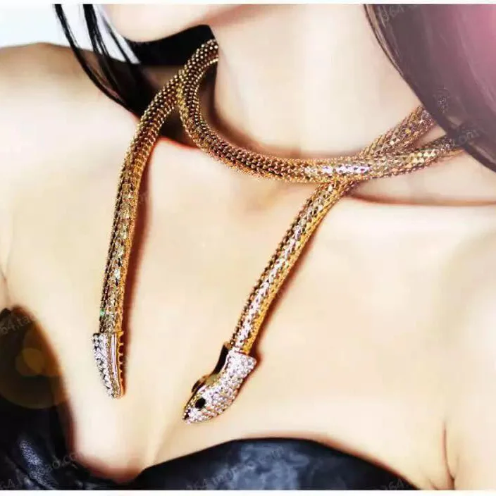 2021 new luxury designer Snake-shaped hollow chain necklace women alloy inlaid rhinestone fashion jewelry necklace for women
2021 new luxury designer Snake-shaped hollow chain necklace women alloy inlaid rhinestone fashion jewelry necklace for women