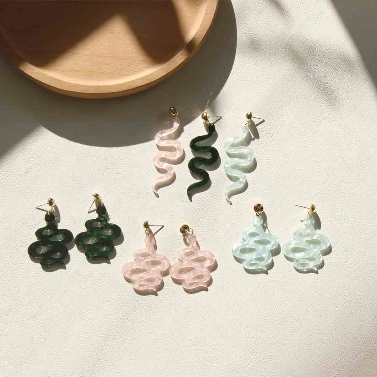 OUYE pink blue women black drop earrings wholesale jewelry irregular acrylic stud earrings long geometric green snake earrings, Colorful
OUYE pink blue women black drop earrings wholesale jewelry irregular acrylic stud earrings long geometric green snake earrings, Colorful