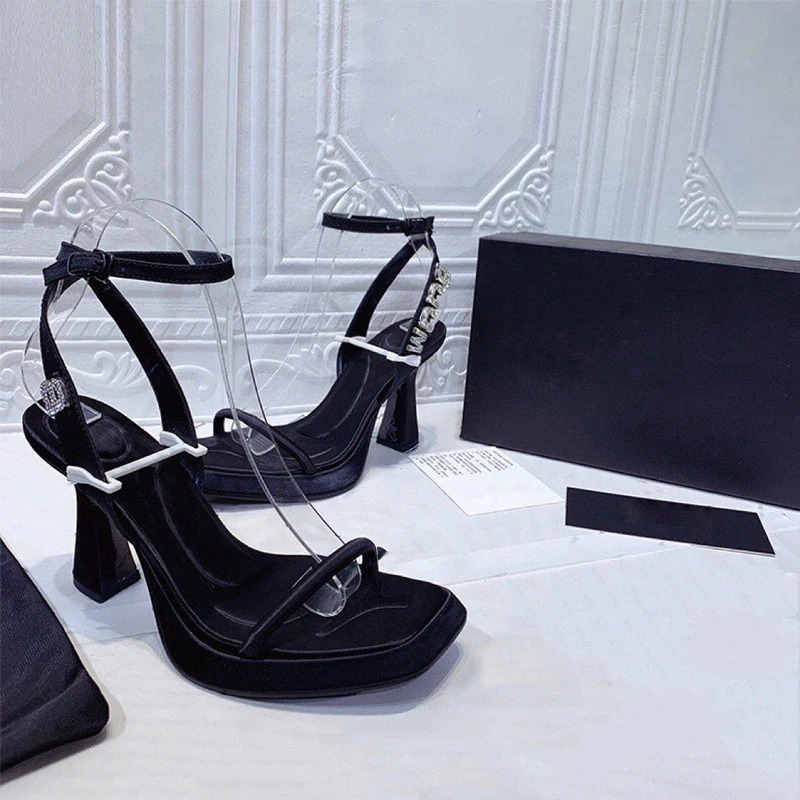 Woman flat form Shoes High Heel Sandals Silk Black Unique Banquet Wedding Bridal Dress Ladies Shoes
Woman flat form Shoes High Heel Sandals Silk Black Unique Banquet Wedding Bridal Dress Ladies Shoes