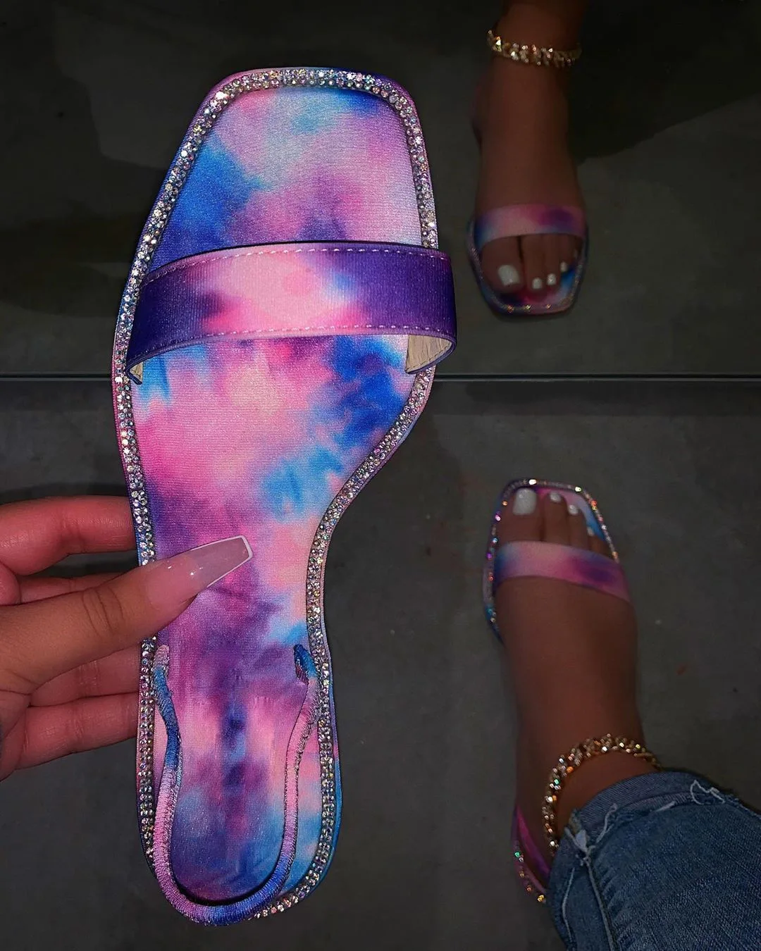 2021 Fashion Trendy Designer Summer Beach Sandals Bling Rhinestone Sandals for Women and Ladies Luxury Flat Shoes Sandals, 4 colors
2021 Fashion Trendy Designer Summer Beach Sandals Bling Rhinestone Sandals for Women and Ladies Luxury Flat Shoes Sandals, 4 colors