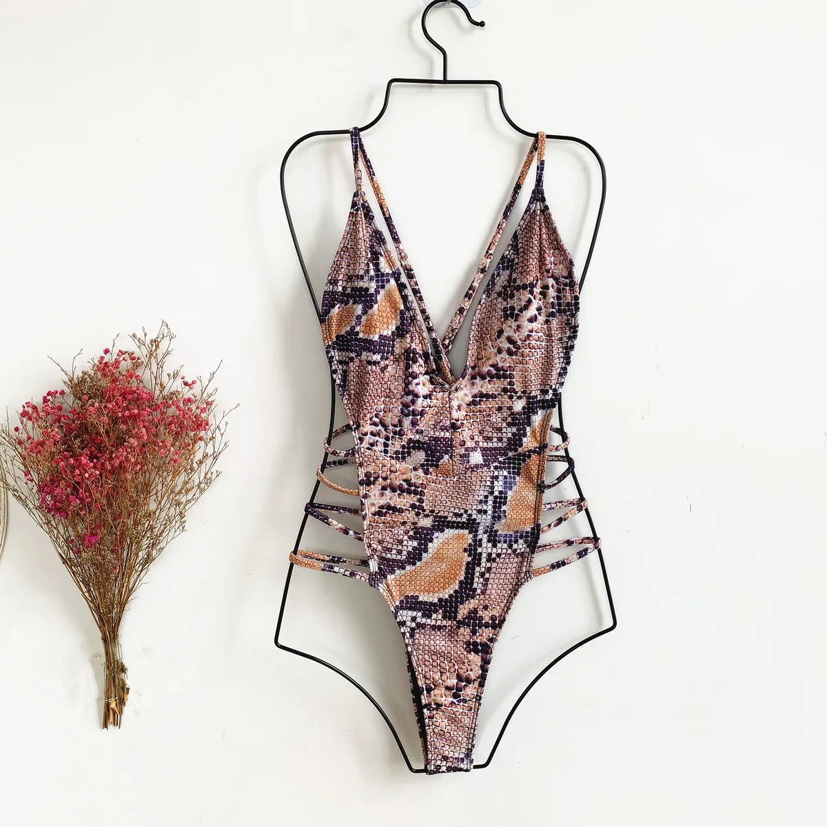 Wholesale Snake Pattern Bikini One-Piece Swimsuit 2021 European And American Swimsuit Halter Swimsuit Beach Bikini, As show or customized
Wholesale Snake Pattern Bikini One-Piece Swimsuit 2021 European And American Swimsuit Halter Swimsuit Beach Bikini, As show or customized