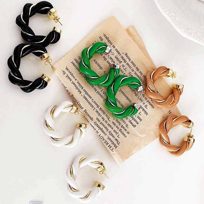 Barlaycs 2020 Korean Simple Designer Gold Plated S925 Leather Twist Hoop Earrings for Women Ladies Jewelry
Barlaycs 2020 Korean Simple Designer Gold Plated S925 Leather Twist Hoop Earrings for Women Ladies Jewelry