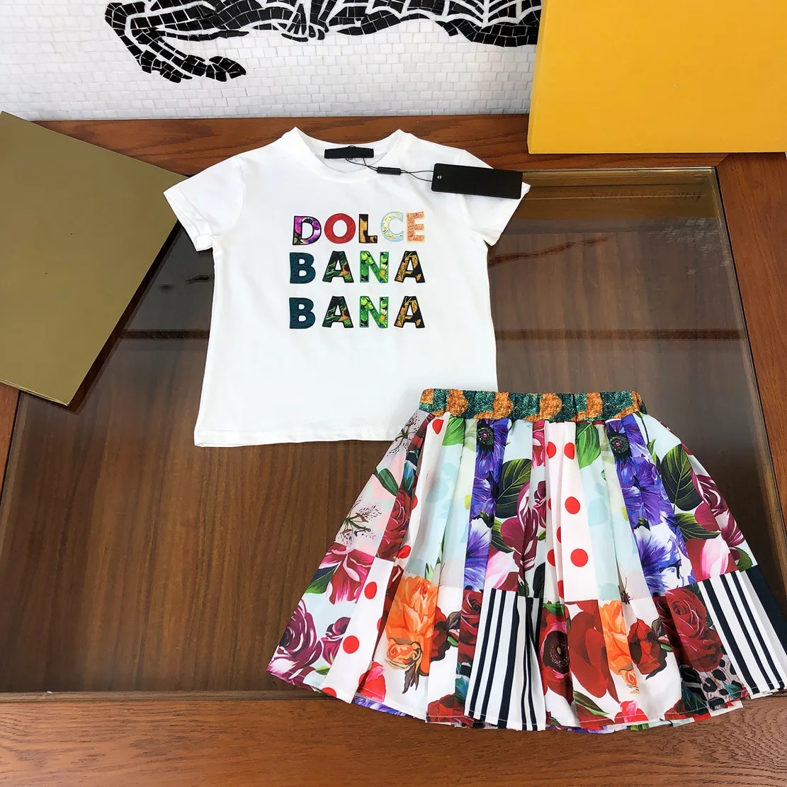 Summer New Products Official Website Same Girls Two-piece Short-sleeved Children's Leisure Skirt Suit, White
Summer New Products Official Website Same Girls Two-piece Short-sleeved Children's Leisure Skirt Suit, White