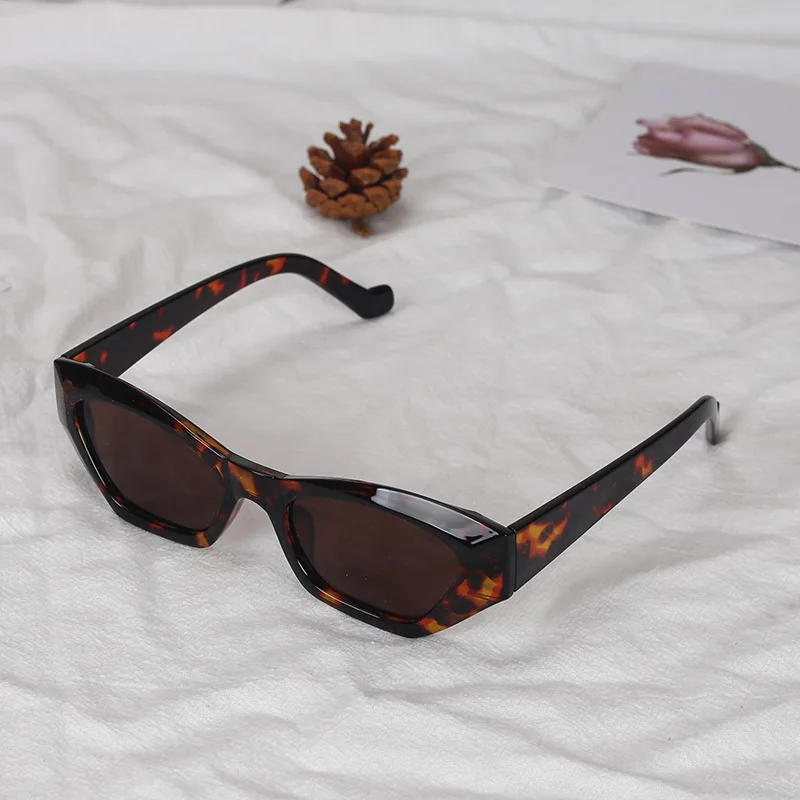 Classic Retro Uv400 Sunglasses Square Big Rimless Polarized Sun Glasses for Women, Multi-colored
Classic Retro Uv400 Sunglasses Square Big Rimless Polarized Sun Glasses for Women, Multi-colored