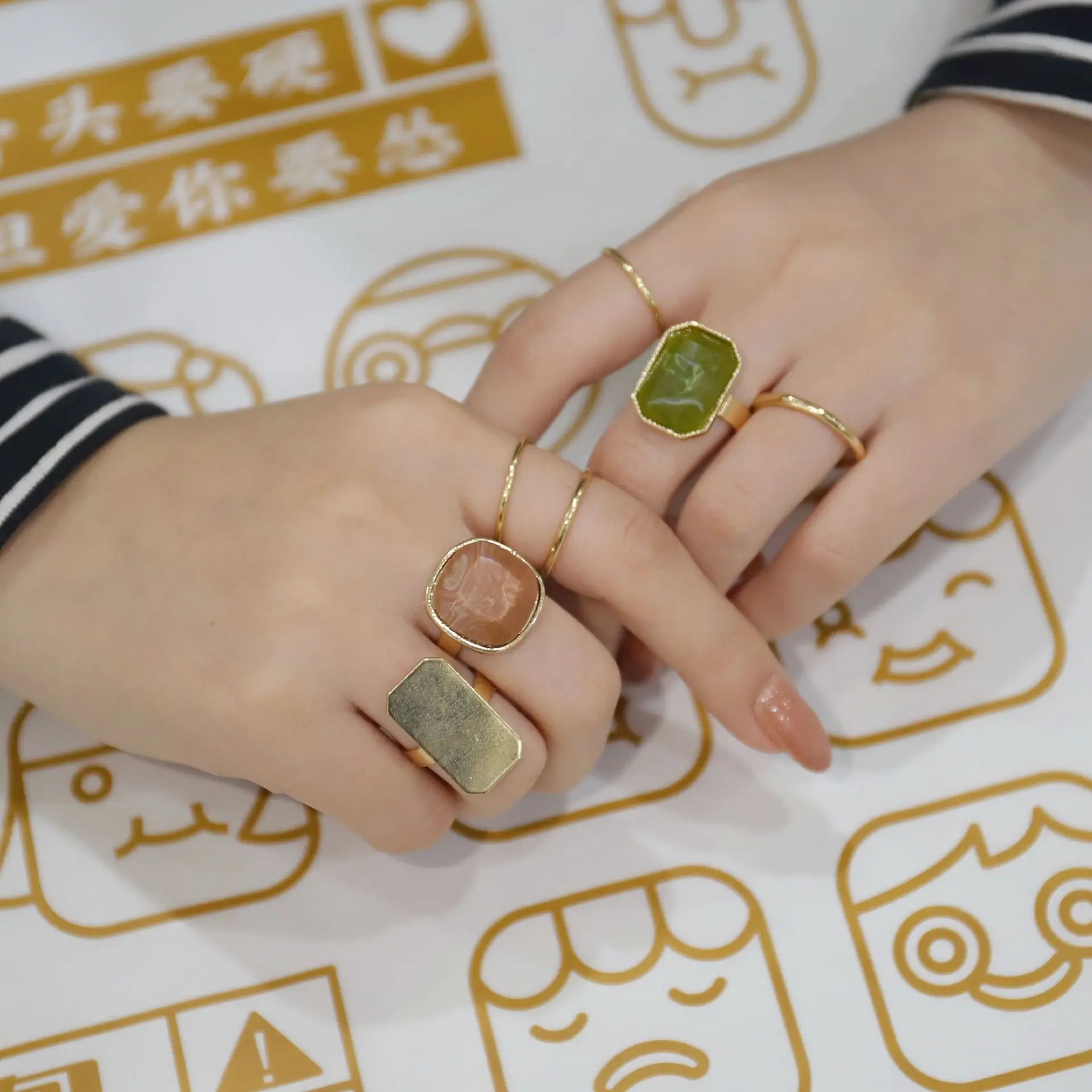 7PCS Vintage Design 18k Gold Plated Colorful Acrylic Ring Set Geometric Square Resin Band Rings
7PCS Vintage Design 18k Gold Plated Colorful Acrylic Ring Set Geometric Square Resin Band Rings