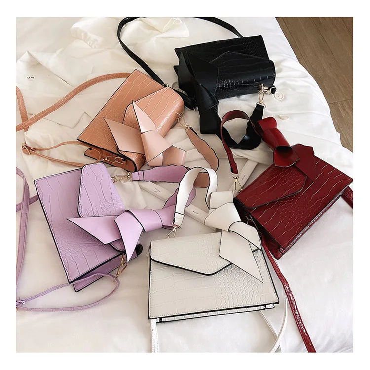 Fall Winter Alligator Pattern Handbag Ins Hot Stone Pattern Shoulder Bags Solid Designer Crossbody Purse Bow Tape Luxury Bolsa
Fall Winter Alligator Pattern Handbag Ins Hot Stone Pattern Shoulder Bags Solid Designer Crossbody Purse Bow Tape Luxury Bolsa