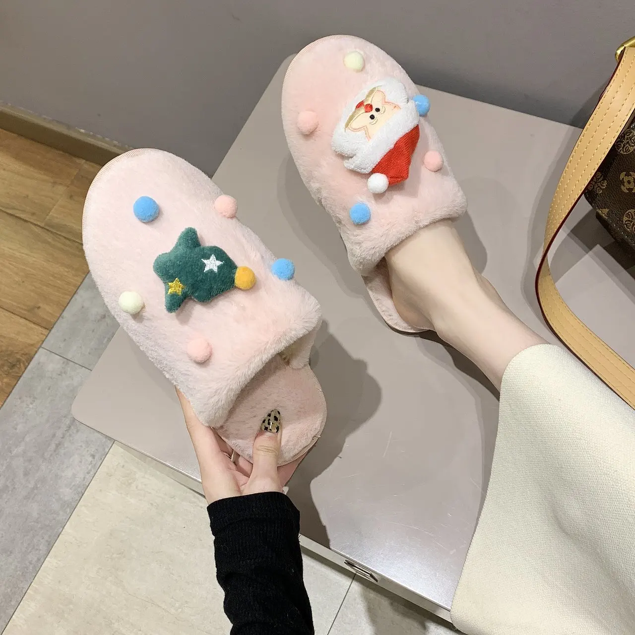 PDEP most popular wholesale high quality cute girl Christmas gift slippers home faux fluffy plush slippers warm slides for women, Pink,white,black
PDEP most popular wholesale high quality cute girl Christmas gift slippers home faux fluffy plush slippers warm slides for women, Pink,white,black