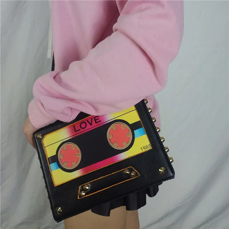LEB1221 Retro fashion messenger bags pu rivet tape cassette portable ladies box bag custom print, Black,pink
LEB1221 Retro fashion messenger bags pu rivet tape cassette portable ladies box bag custom print, Black,pink