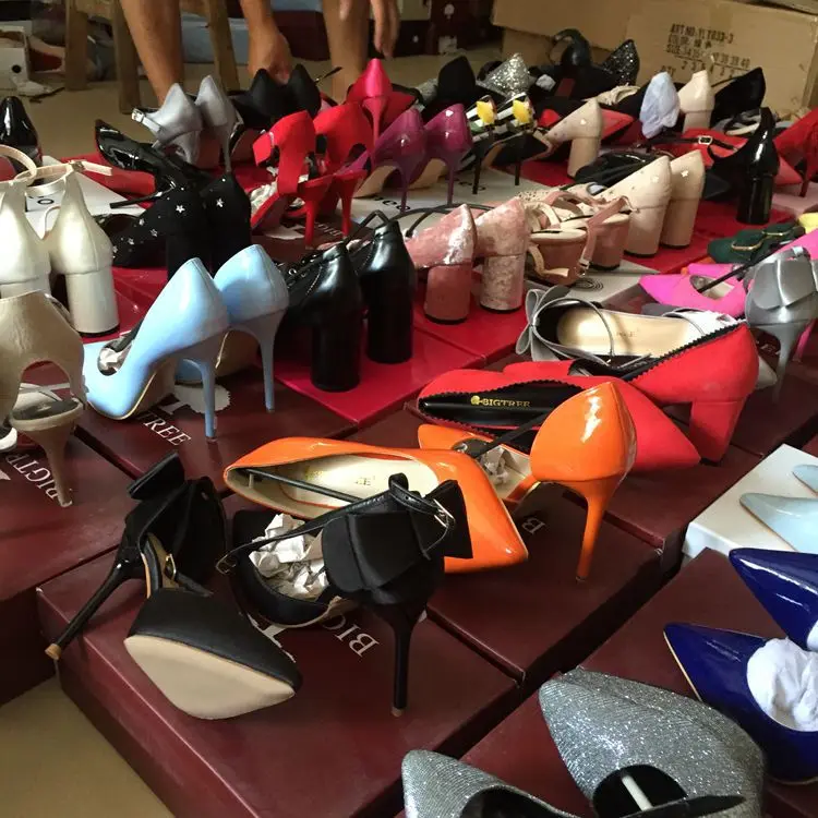 GZY Summer Explosion Models Woman Sandals Simple Shoes Thick Mid-heeled Slippers Women shoes stocklot, As pictures
GZY Summer Explosion Models Woman Sandals Simple Shoes Thick Mid-heeled Slippers Women shoes stocklot, As pictures