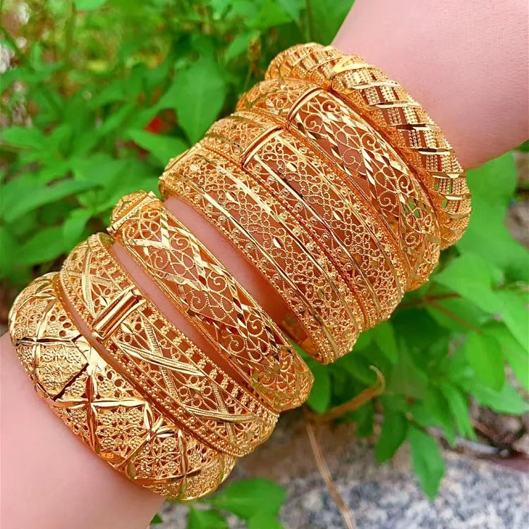 Brass gold-plated car flower buckle bracelet exquisite craftsmanship gold car flower buckle bracelet ladies jewelry, Silver,gold or custom
Brass gold-plated car flower buckle bracelet exquisite craftsmanship gold car flower buckle bracelet ladies jewelry, Silver,gold or custom
