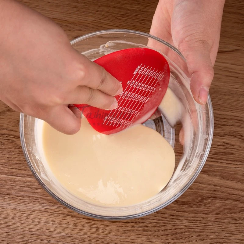 Food grade silicone butter scraper Large silicone scraper cut surface with scale (random color)
Food grade silicone butter scraper Large silicone scraper cut surface with scale (random color)
