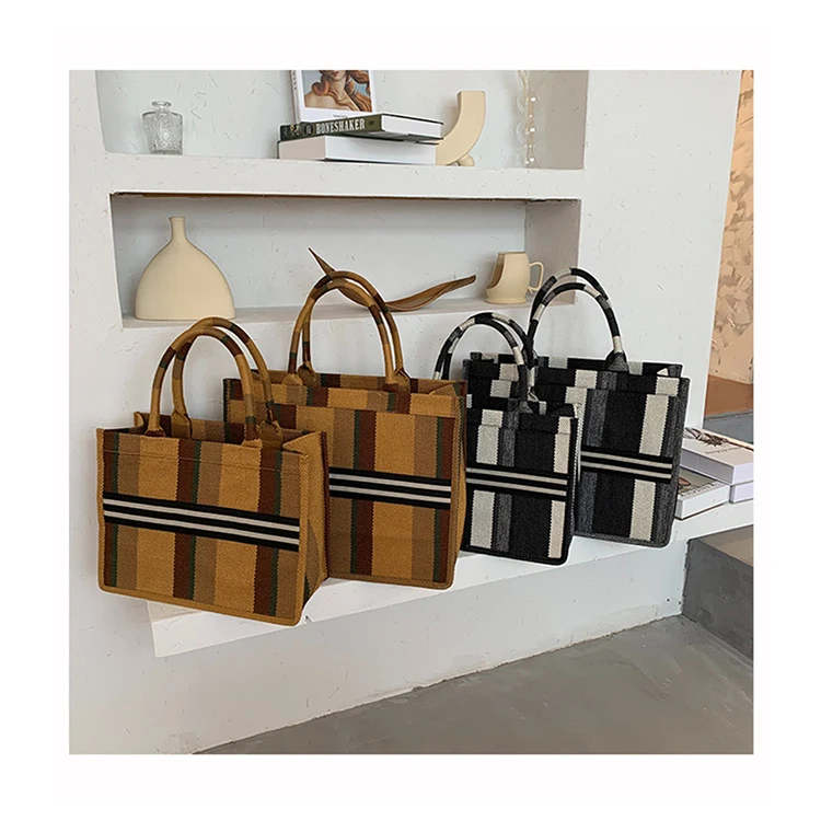 Korean Style Female Business Handbag Winter Office Bag 2020 New Large-capacity Document bags Women Casual Shopping Travel Pack
Korean Style Female Business Handbag Winter Office Bag 2020 New Large-capacity Document bags Women Casual Shopping Travel Pack