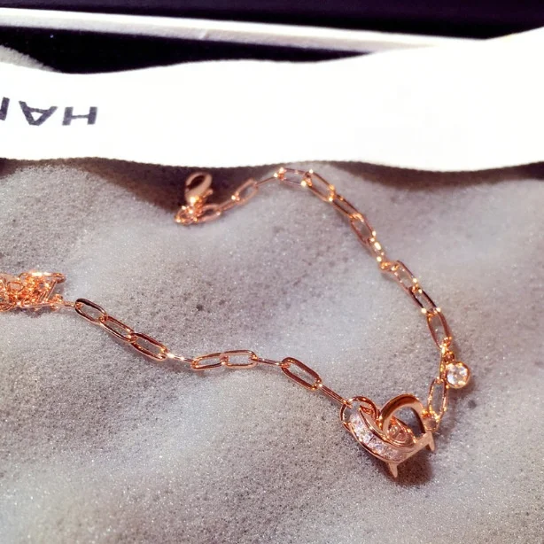 New Fashion Korean Charm Bracelets For Women Super Flash Rhinestone Letter Bracelets Rose Gold Color Jewelry Female, Customized color
New Fashion Korean Charm Bracelets For Women Super Flash Rhinestone Letter Bracelets Rose Gold Color Jewelry Female, Customized color