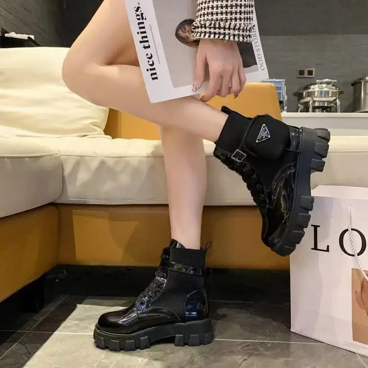 Winter new style platform high-heeled motocross boot winter fashion heels ankle boots for women
Winter new style platform high-heeled motocross boot winter fashion heels ankle boots for women