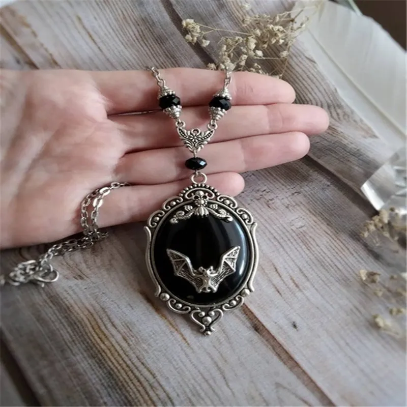 New Halloween Black Gem Pendant Personalized Punk Womens Jewelry Retro Gothic Crystal Bat Necklace
New Halloween Black Gem Pendant Personalized Punk Womens Jewelry Retro Gothic Crystal Bat Necklace