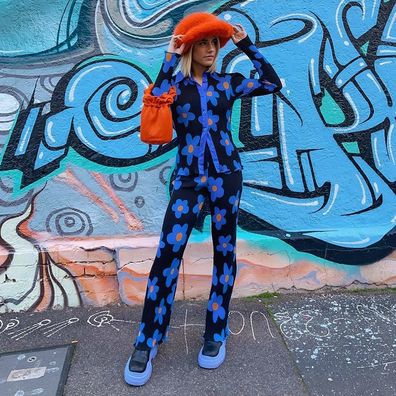 A01281X Casual Homewear Outfit Long Sleeve Button Top Elastic Waist Pants Fashion Pattern Print Two Piece Set Women
A01281X Casual Homewear Outfit Long Sleeve Button Top Elastic Waist Pants Fashion Pattern Print Two Piece Set Women