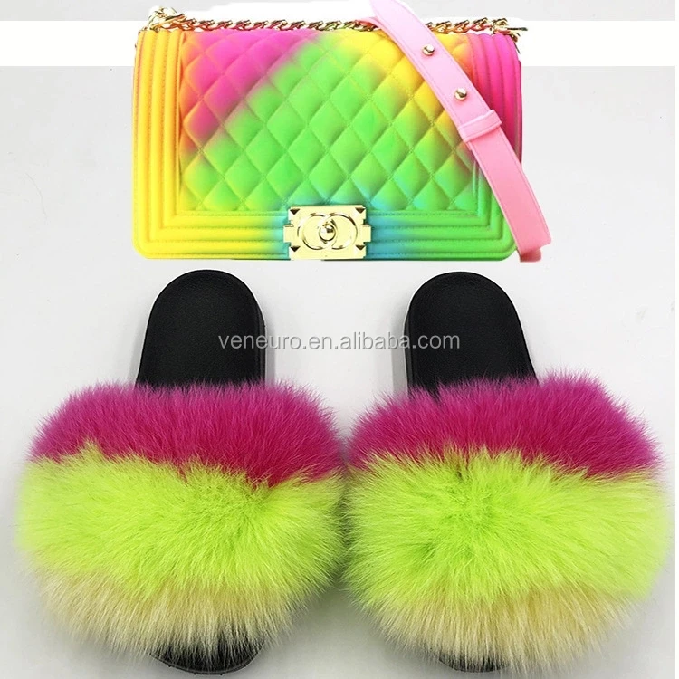 2020 New design natural pink furry soft big fox raccoon fur slides slippers matching jelly purse for women, Customized color
2020 New design natural pink furry soft big fox raccoon fur slides slippers matching jelly purse for women, Customized color