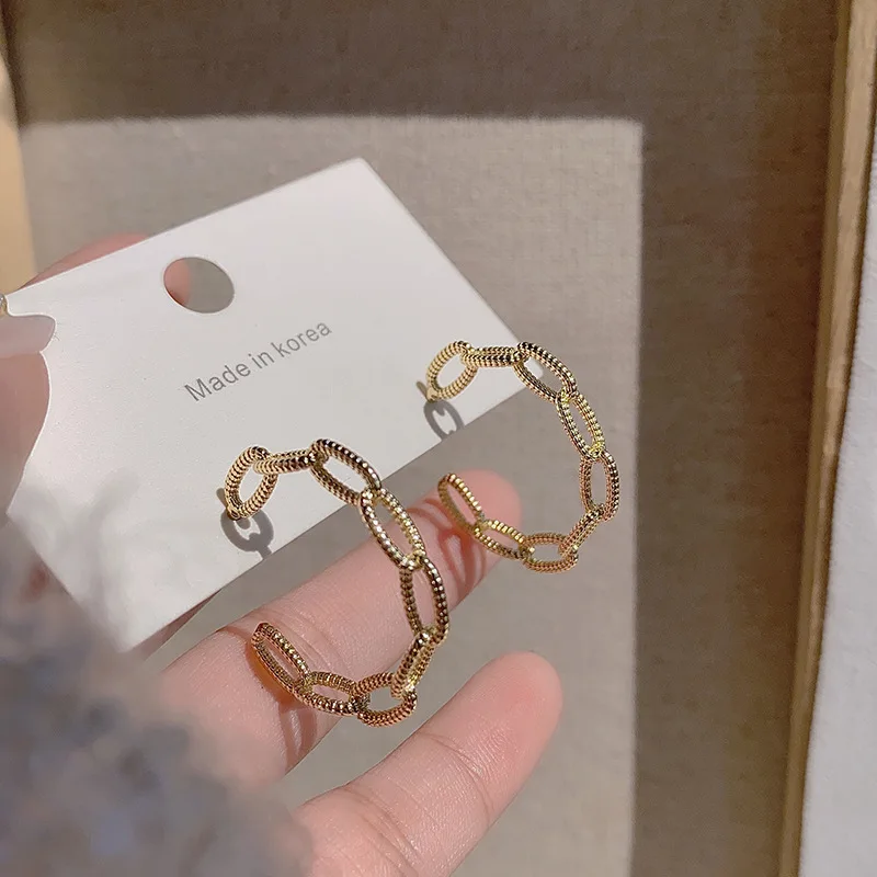 Wholesale 925 Sterling Silver Geometrical Link Shape 18K Gold Plated Metal Hoop Earrings For Women
Wholesale 925 Sterling Silver Geometrical Link Shape 18K Gold Plated Metal Hoop Earrings For Women
