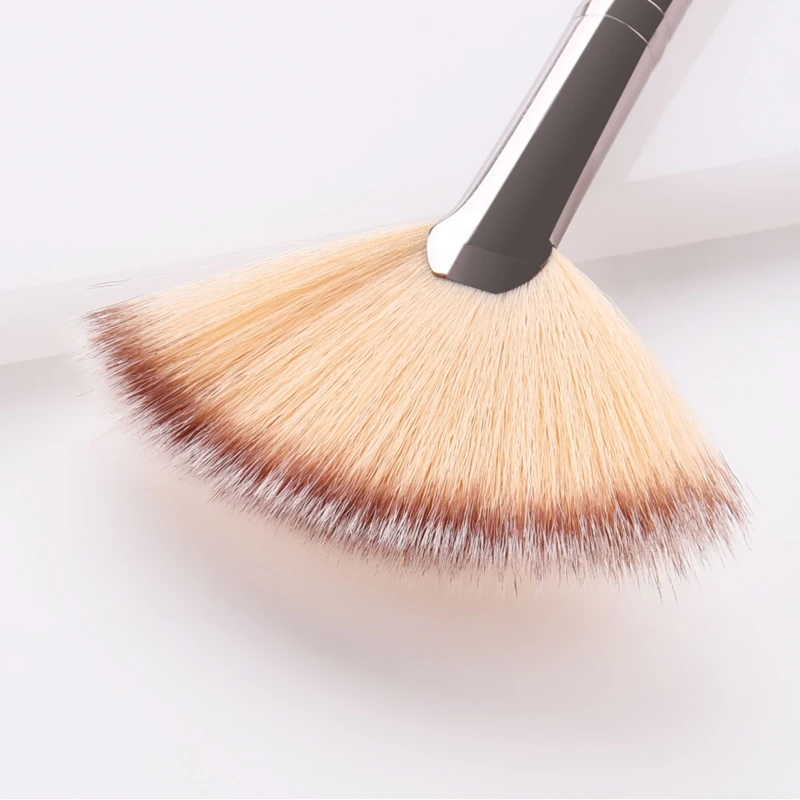 Mini Mask Applicator Face Brush Natural Bristle Facial Contour Fan Brush Single highlighter fan Makeup Brush, Champaign gold
Mini Mask Applicator Face Brush Natural Bristle Facial Contour Fan Brush Single highlighter fan Makeup Brush, Champaign gold