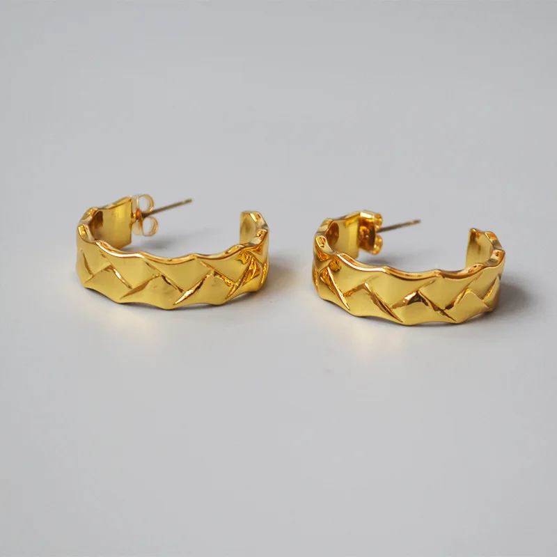 Fashion Brass Earrings Round Mini Earrings 18k Gold Plated Lozenge Texture Hoop Earrings for Women
Fashion Brass Earrings Round Mini Earrings 18k Gold Plated Lozenge Texture Hoop Earrings for Women