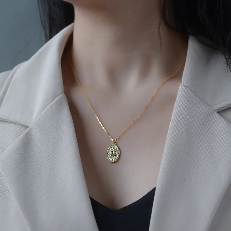 Vintage Baroque Style 18K Real Gold Plated Disc Necklace 925 Sterling Silver Rose Flower Relief Pendant Necklace, Gold silver
Vintage Baroque Style 18K Real Gold Plated Disc Necklace 925 Sterling Silver Rose Flower Relief Pendant Necklace, Gold silver