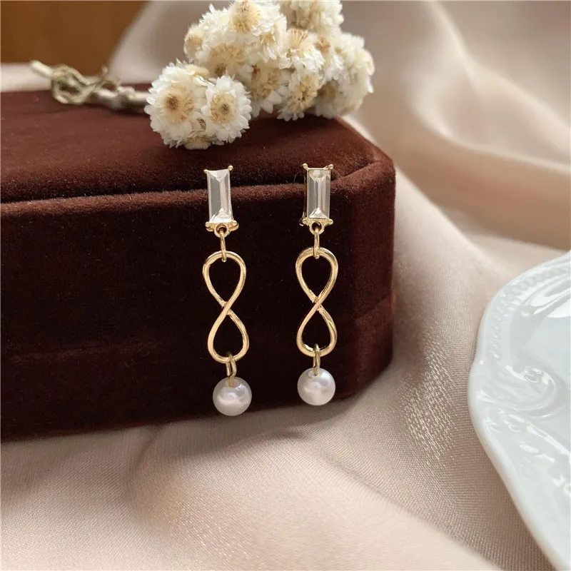 New Korean geometric square zircon irregular metal alloy pearl earrings girl earrings 2020, Gold
New Korean geometric square zircon irregular metal alloy pearl earrings girl earrings 2020, Gold