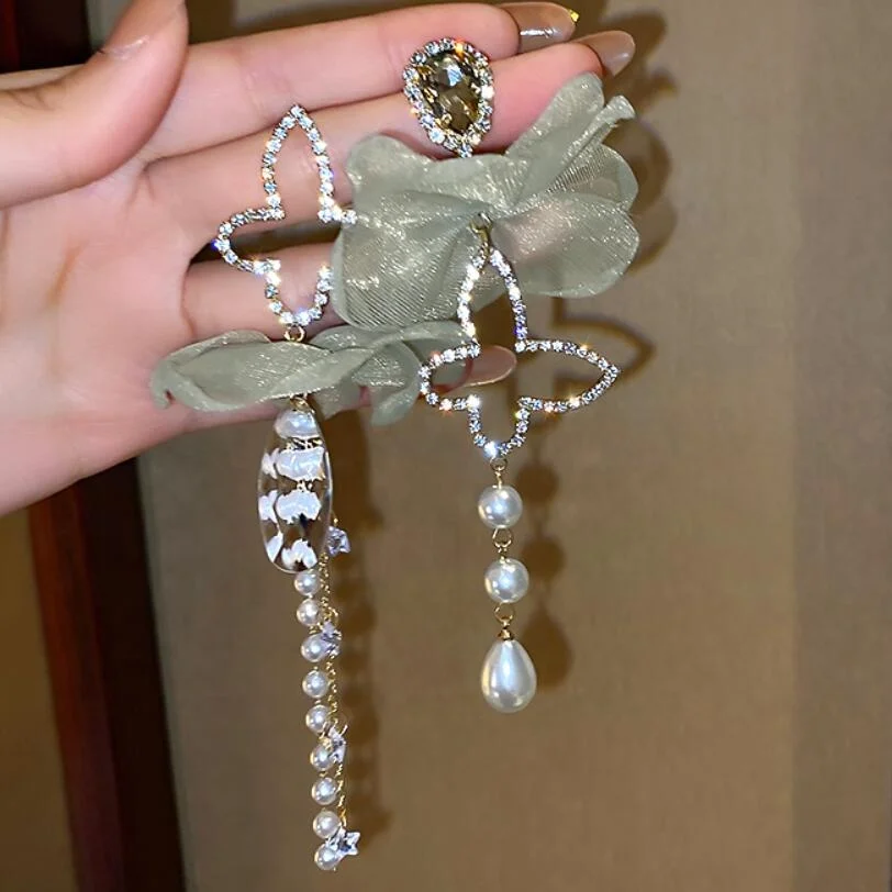 2021 New Jewelry Wholesale Asymmetric flashing diamond long pearl mesh earrings trendy bow tie fabric flower dangle earrings, Many colors fyi
2021 New Jewelry Wholesale Asymmetric flashing diamond long pearl mesh earrings trendy bow tie fabric flower dangle earrings, Many colors fyi
