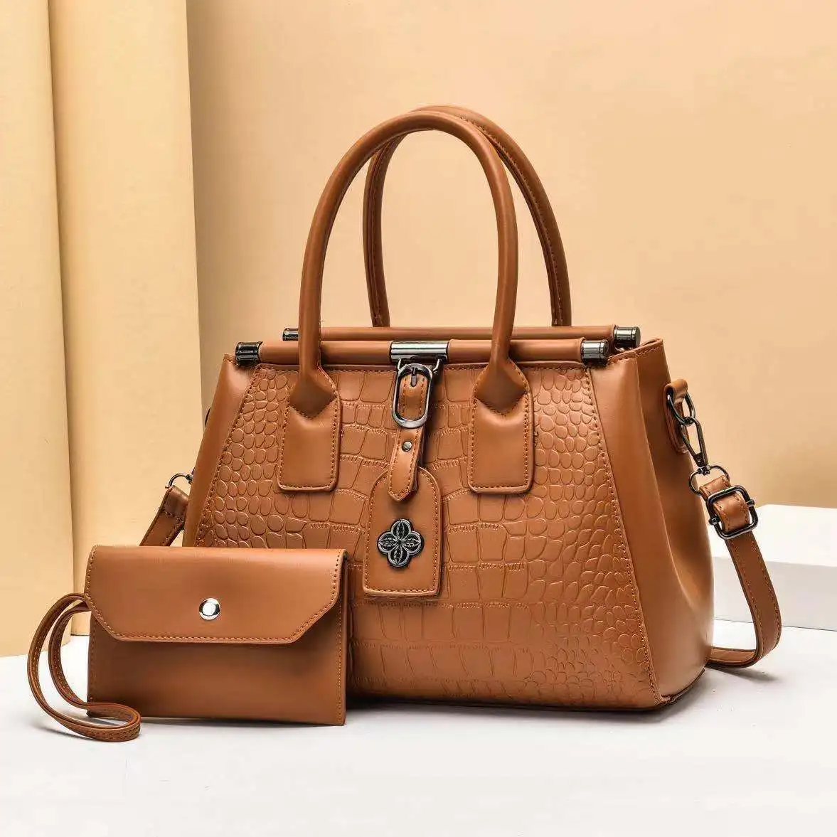 Elegant crocodile pattern luxury handbags for women tote bags ladies shoulder fashion hand bag wholesale set
Elegant crocodile pattern luxury handbags for women tote bags ladies shoulder fashion hand bag wholesale set