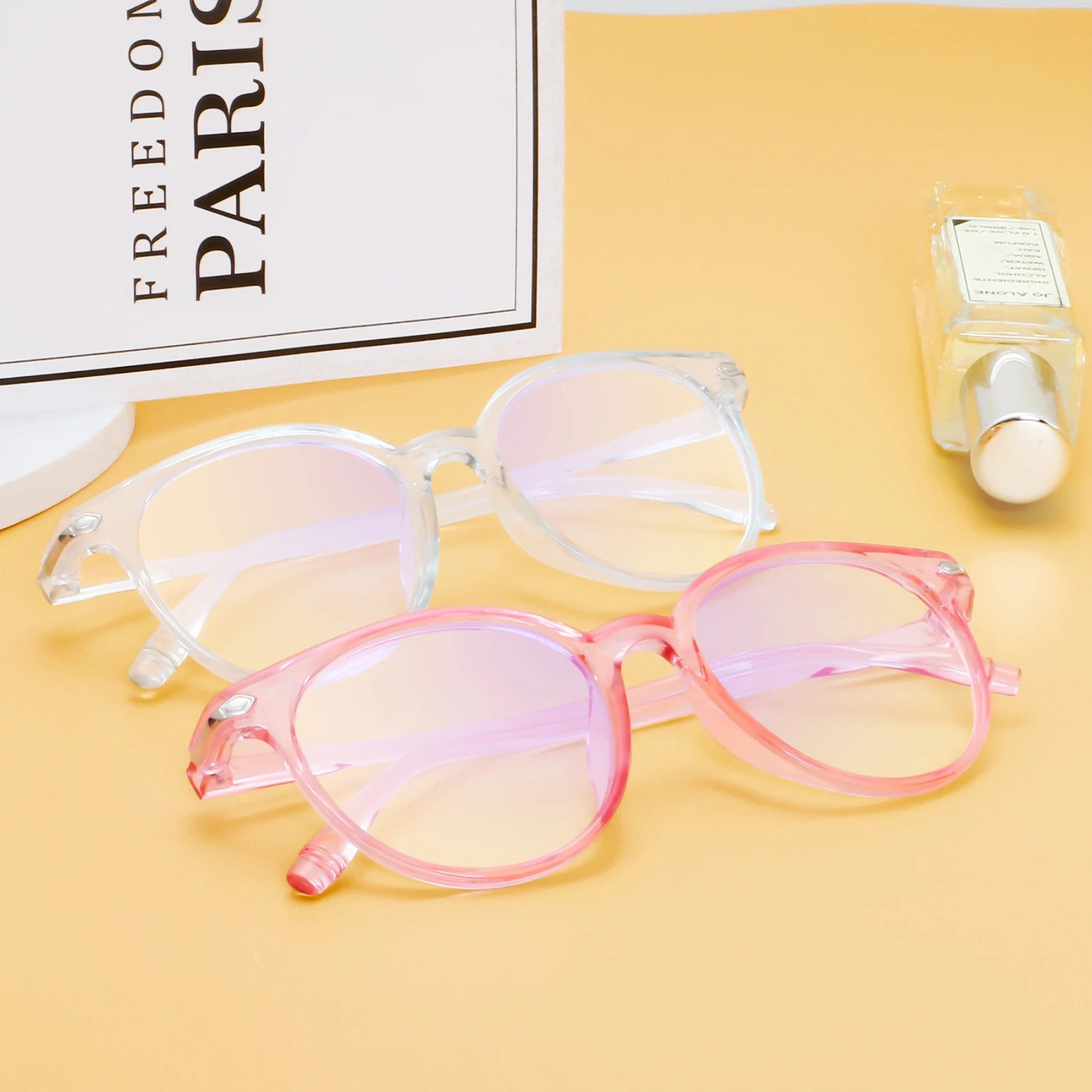 2021 New Arrival Tr90 Eyewear Optical Frame Fashion Designer Anti Blue Light Blocking Computer Glasses Dropshipping, Transparent pink,transparent grey,black
2021 New Arrival Tr90 Eyewear Optical Frame Fashion Designer Anti Blue Light Blocking Computer Glasses Dropshipping, Transparent pink,transparent grey,black