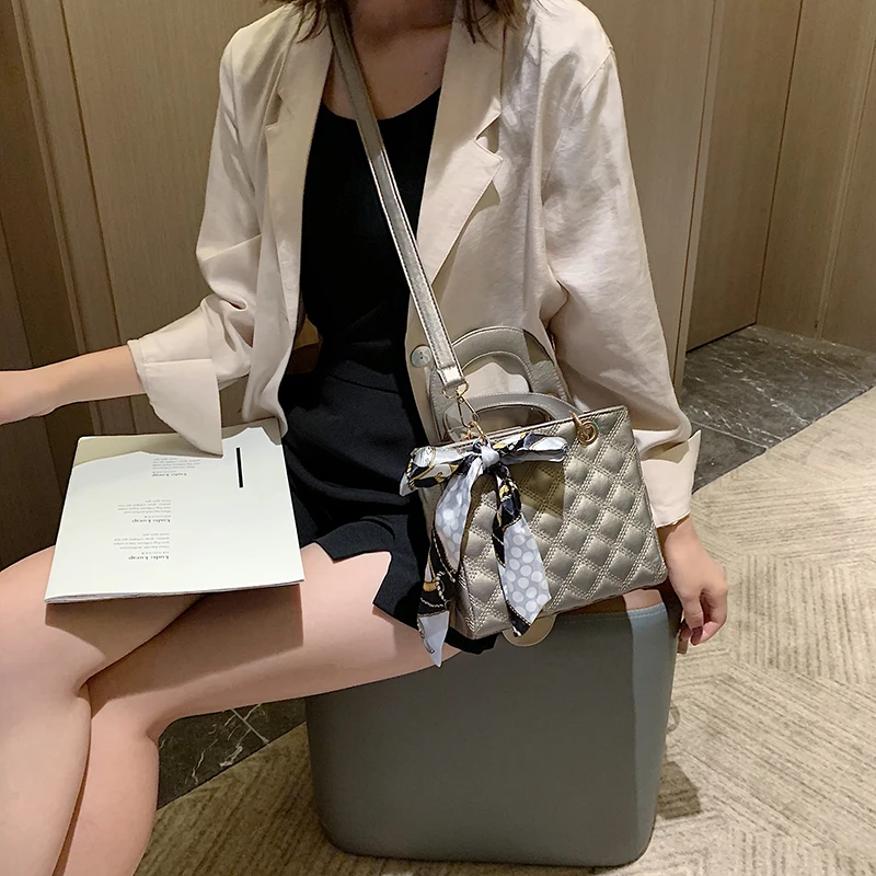 Summer 2022 New European And American Fashion Girl Messenger Bag Simple Style Pu Leather Handbag Shoulder Bag With Scarves, As picture
Summer 2022 New European And American Fashion Girl Messenger Bag Simple Style Pu Leather Handbag Shoulder Bag With Scarves, As picture