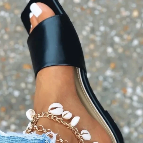 2021 Cheap Wholesale Low MOQ Ladies Monogram Sandals woman slippers bling bling slippers for men and women, Black
2021 Cheap Wholesale Low MOQ Ladies Monogram Sandals woman slippers bling bling slippers for men and women, Black