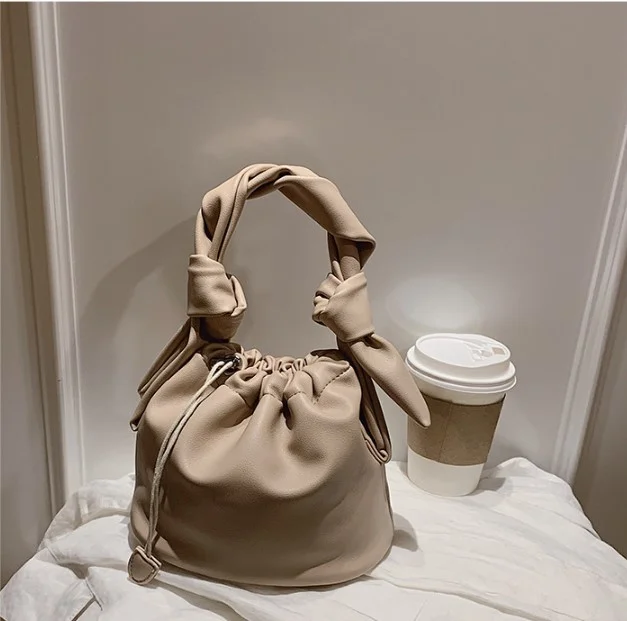 Clamp opening large size luxury armpit chain soft PU leather thick chain handbag cloud bag dumpling
Clamp opening large size luxury armpit chain soft PU leather thick chain handbag cloud bag dumpling