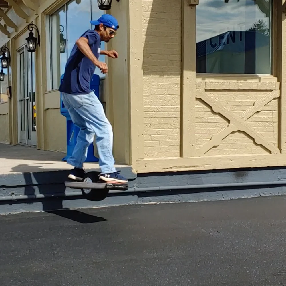 Future motion--electric one wheel manual skateboard with guard rail like onewheel pint
Future motion--electric one wheel manual skateboard with guard rail like onewheel pint