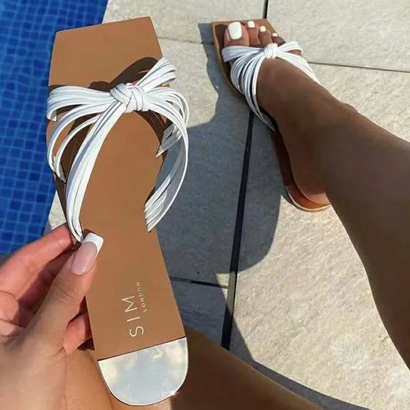 Wholesale Large Size European and American Woven Fashion Comfortable Soft Women's Slippers
Wholesale Large Size European and American Woven Fashion Comfortable Soft Women's Slippers