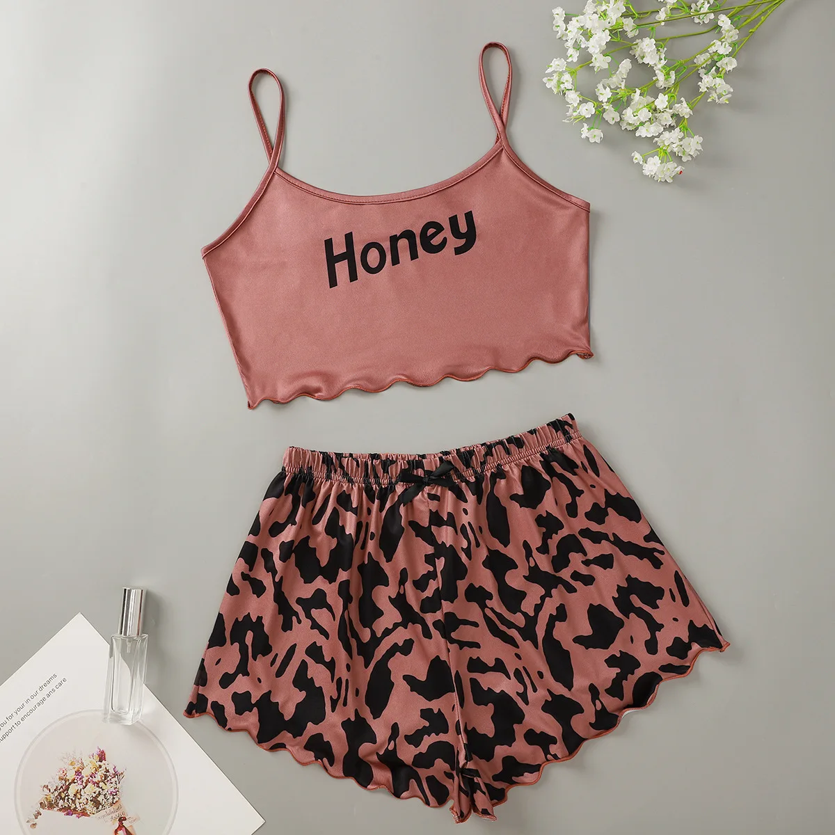 QuanZan Custom womens sleepwear set night wear Leopard-print sexy women nighty for ladies night suits pyjamas women cotton
QuanZan Custom womens sleepwear set night wear Leopard-print sexy women nighty for ladies night suits pyjamas women cotton