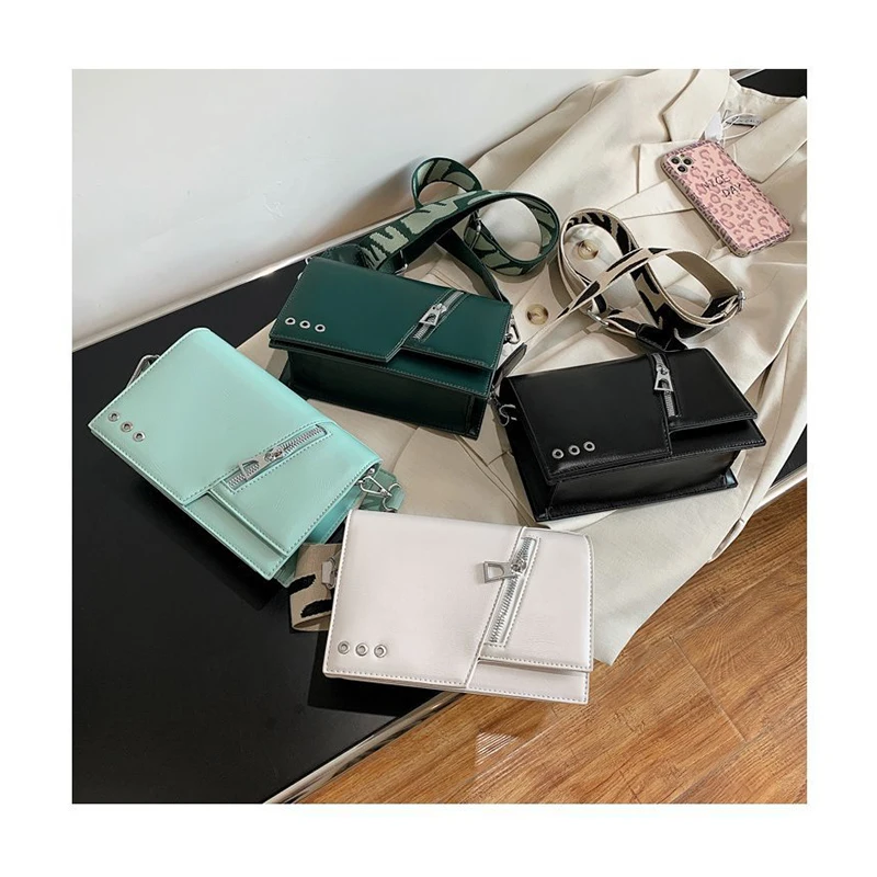 Fashion Solid Eyelet Handbag Luxury Totes Women PU Leather Retro Irregular Shaped Wide Shoulder Strap Zipper Decor Flap Purse
Fashion Solid Eyelet Handbag Luxury Totes Women PU Leather Retro Irregular Shaped Wide Shoulder Strap Zipper Decor Flap Purse