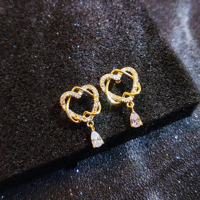 Exquisite New Fashion Diamond Heart-shaped Pendant Earrings Ladies Jewelry All-match Earrings
Exquisite New Fashion Diamond Heart-shaped Pendant Earrings Ladies Jewelry All-match Earrings