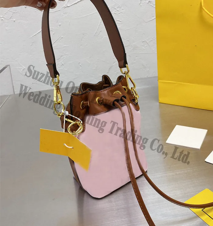 2021 New Style Women Real Leather Pink Yellow White Dark Green Bucket Handbags Embroidery Hand bag
2021 New Style Women Real Leather Pink Yellow White Dark Green Bucket Handbags Embroidery Hand bag