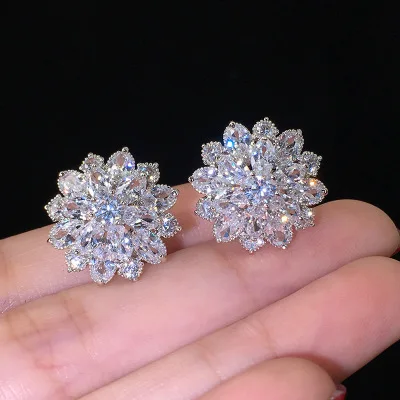 Hot Sale Bling 3A Zircon CZ Wedding Stud Earrings Shiny Rainbow CZ Flower Stud Earrings For Women Party Wedding
Hot Sale Bling 3A Zircon CZ Wedding Stud Earrings Shiny Rainbow CZ Flower Stud Earrings For Women Party Wedding