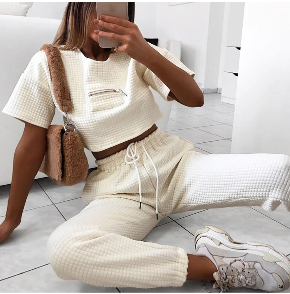 High Quality solid color round neck women's stitching short top T shirt checked cloth short sleeve straight pants suit set, White
High Quality solid color round neck women's stitching short top T shirt checked cloth short sleeve straight pants suit set, White