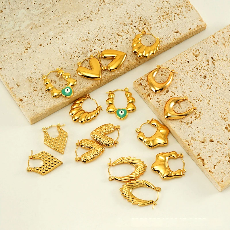 Vintage Stainless Steel 18k Gold Plated Heart Eyes Huggie Hoop Earrings Women Luxury Croissant Geometric Earrings Jewelry
Vintage Stainless Steel 18k Gold Plated Heart Eyes Huggie Hoop Earrings Women Luxury Croissant Geometric Earrings Jewelry